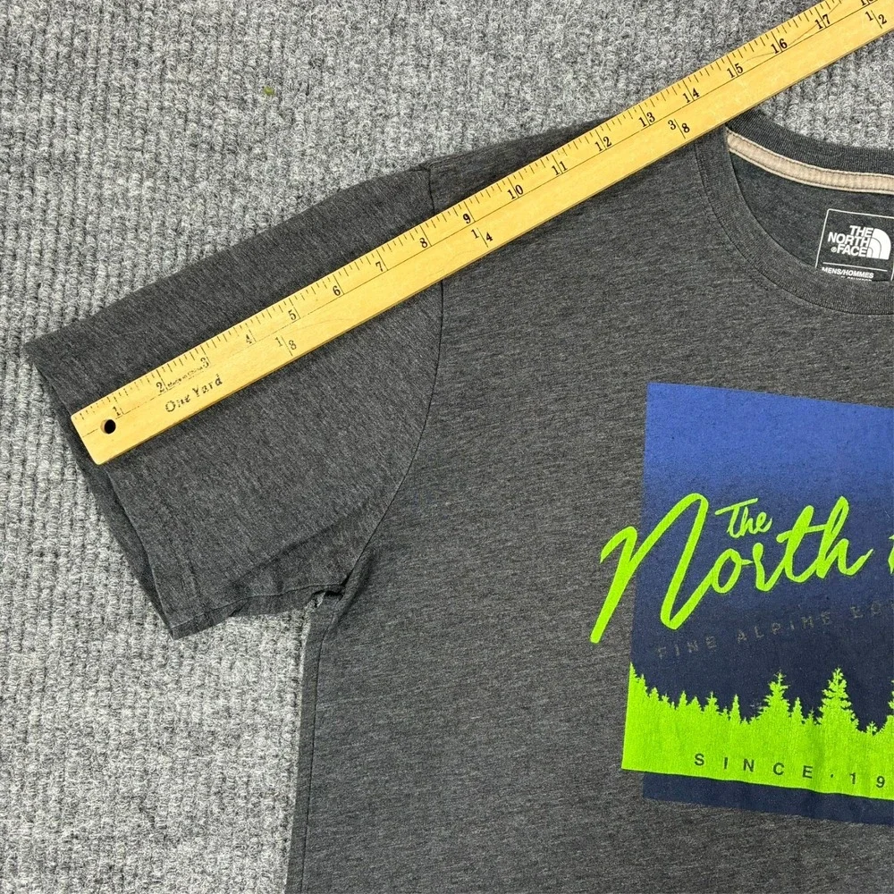 The North Face Graphic Logo T-Shirt Gray Standard Fit Mens Medium Short Sleeve